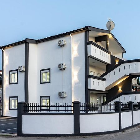 Apart-Hotel Prestige Ulcinj Extérieur photo